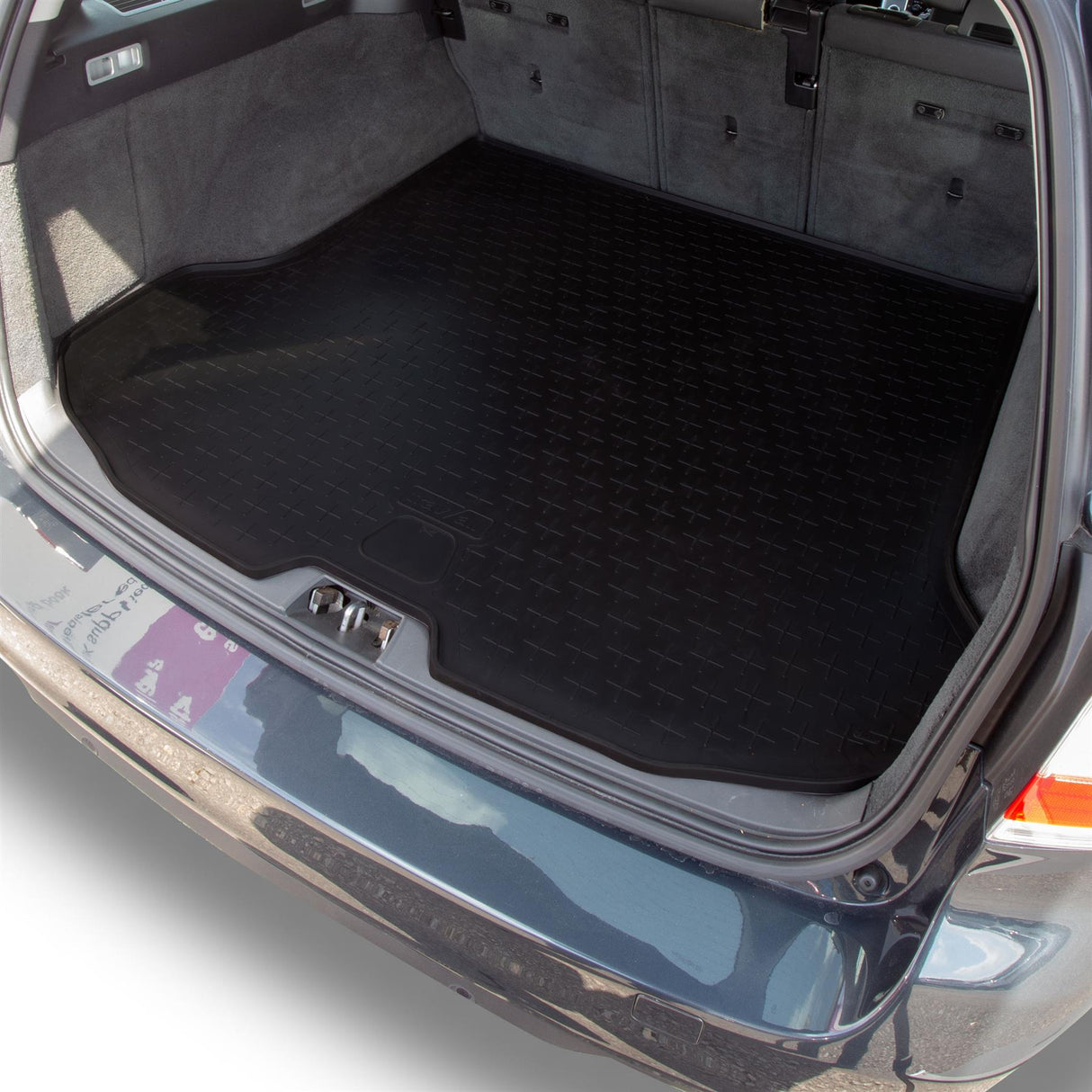 TRAVALL Volvo V70 / XC70 Premium Rubber Boot Mats Liner (2007-2016)