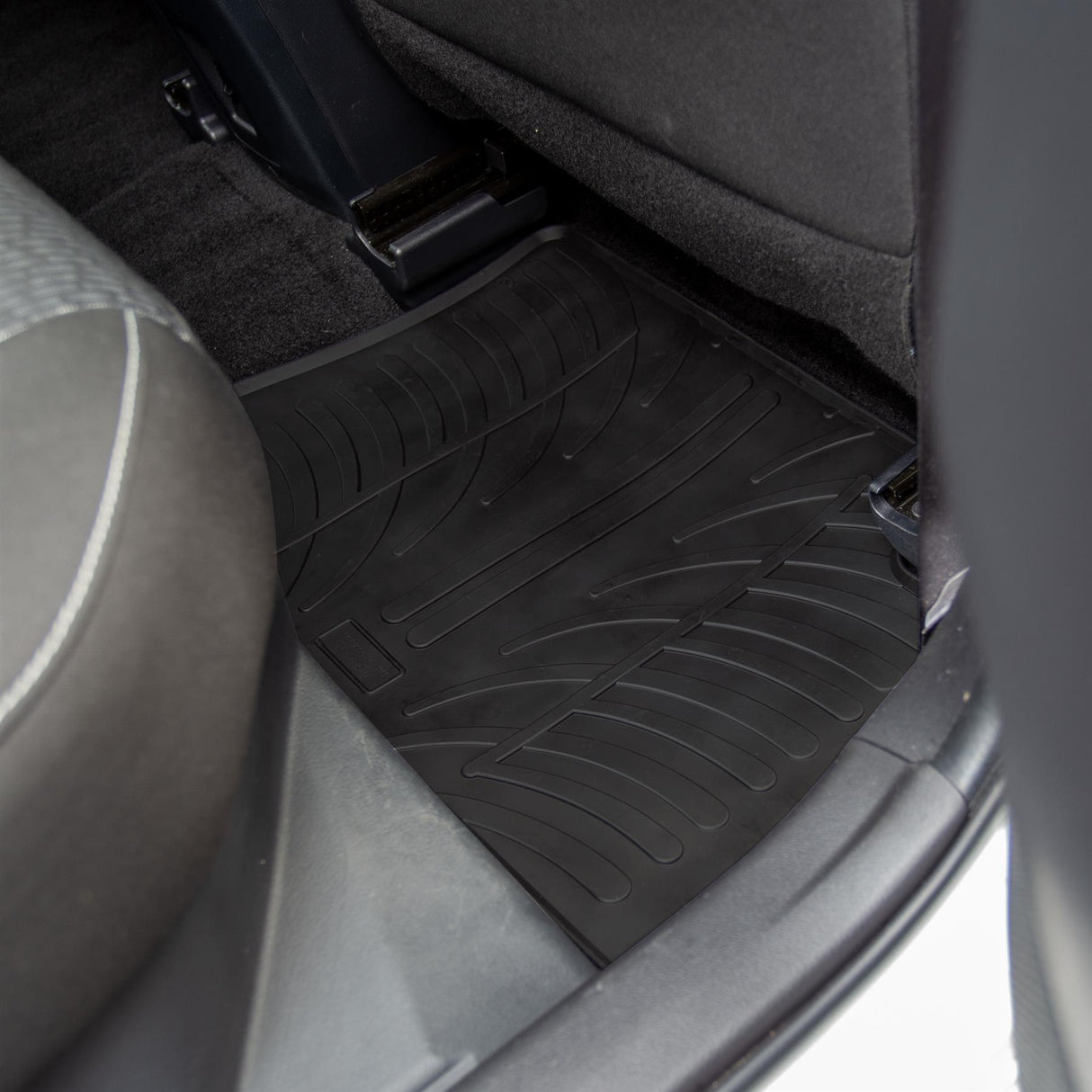 TRAVALL Toyota Auris Premium Rubber Car Mats (2012-2018)