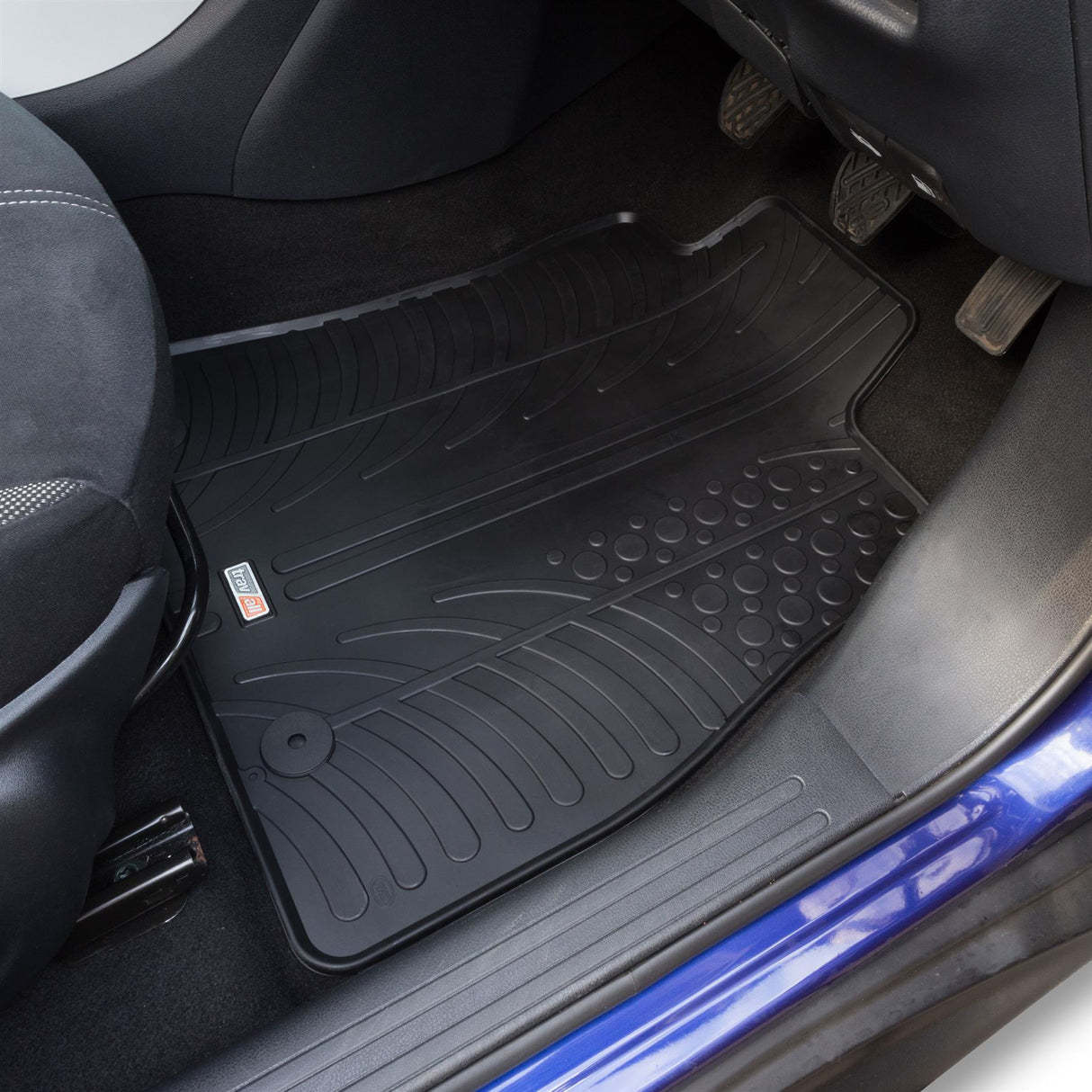 TRAVALL Nissan Juke Premium Rubber Car Mats (2010-2019)