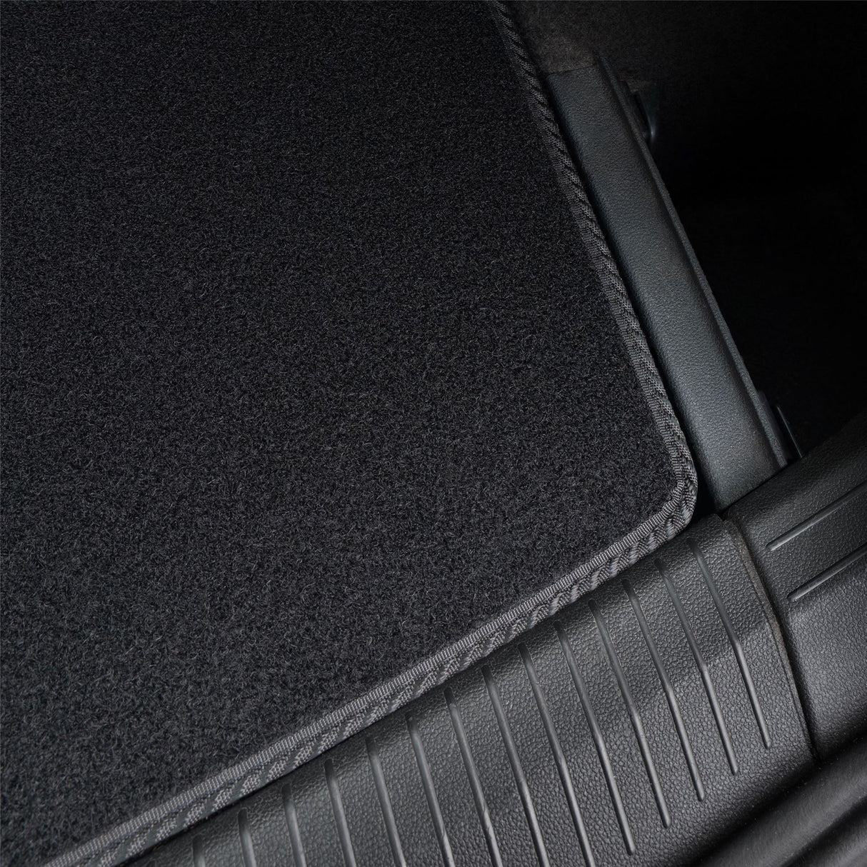 Land Rover Range Rover Swb (2022+) Premium Tufted Carpet Boot Mat
