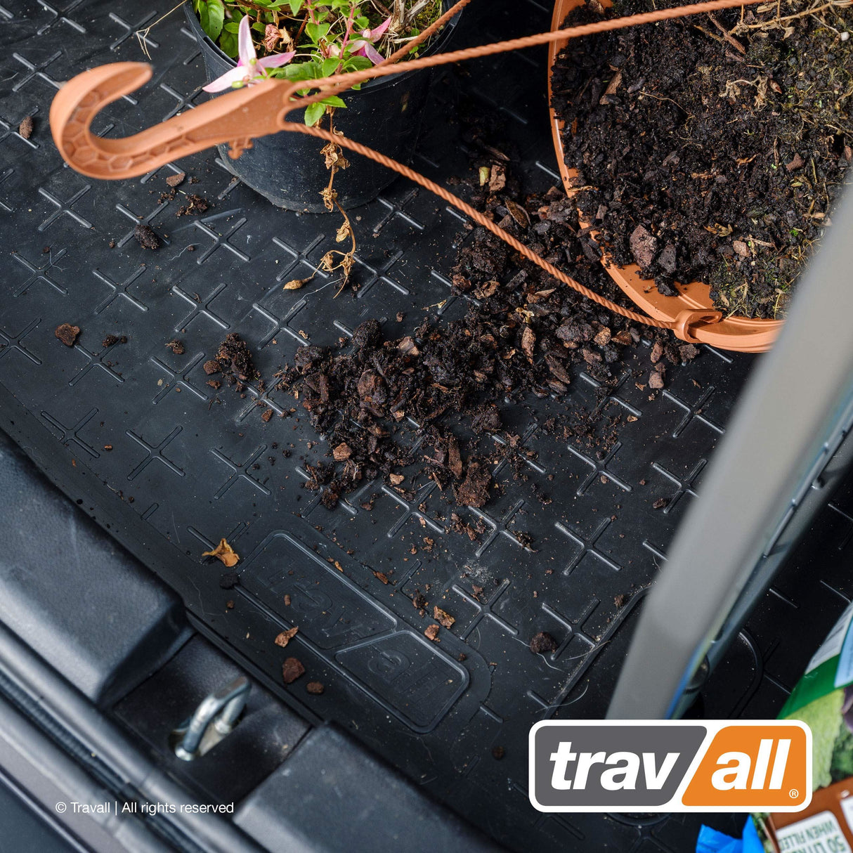 TRAVALL Ford  Mondeo Hatchback Premium Rubber Boot Mats Liner (2000-2007)